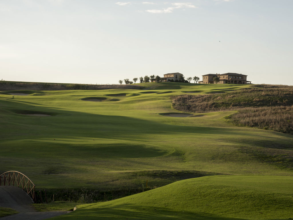 1Royal Golf LaBagnaia golf_clubhousedabuca18